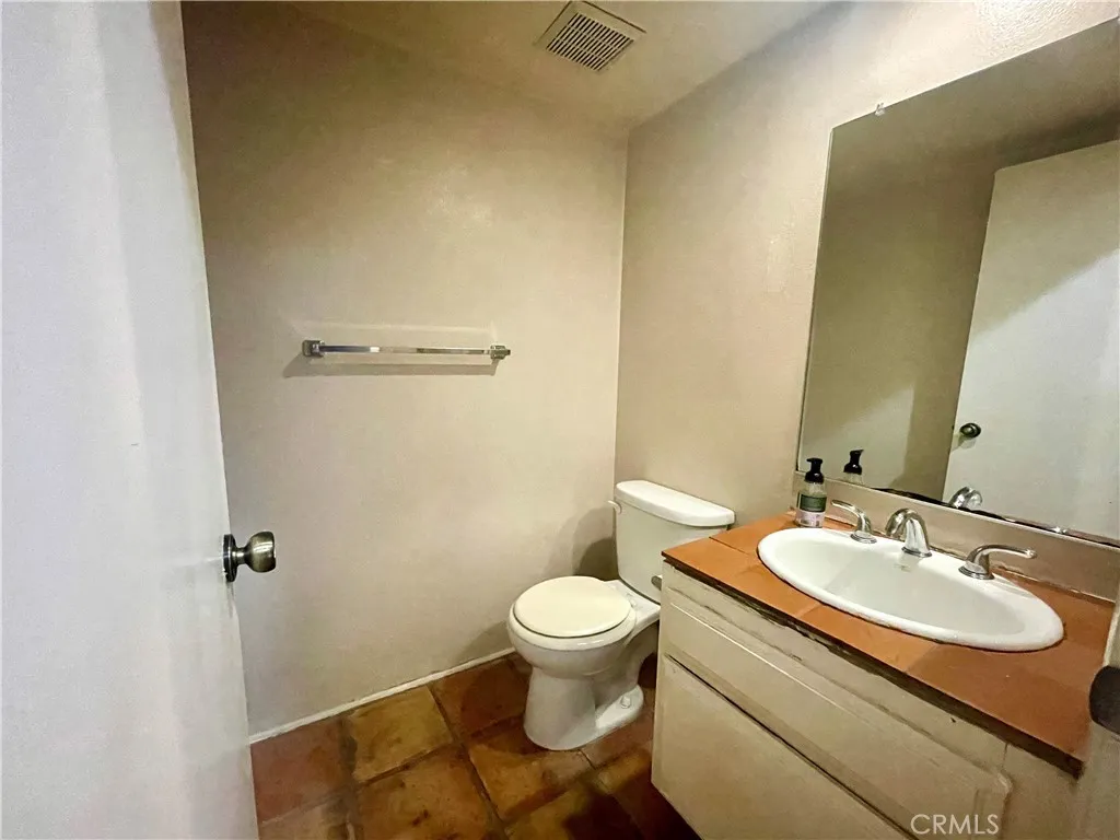 14293 Foothill Boulevard 21, Sylmar, California 91342 home-pic-11